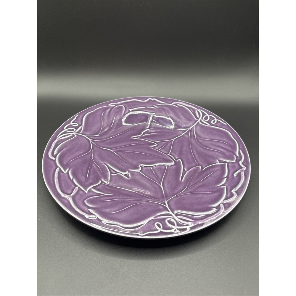 Vintage Pfaltzgraff Merlot Buffet Plate 9" Purple Sculpted Grape Leaves USA - Picture 1 of 4